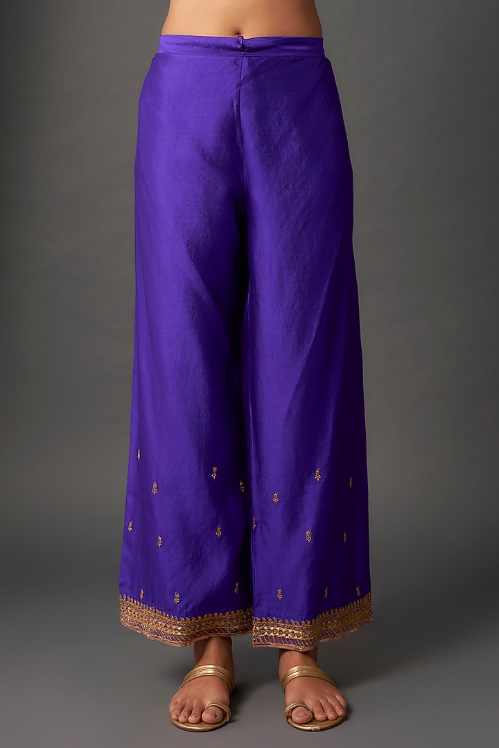 Blue Chiniya Silk Embroidered Kurta Set by Niti Bothra at Pernia's Pop Up Shop