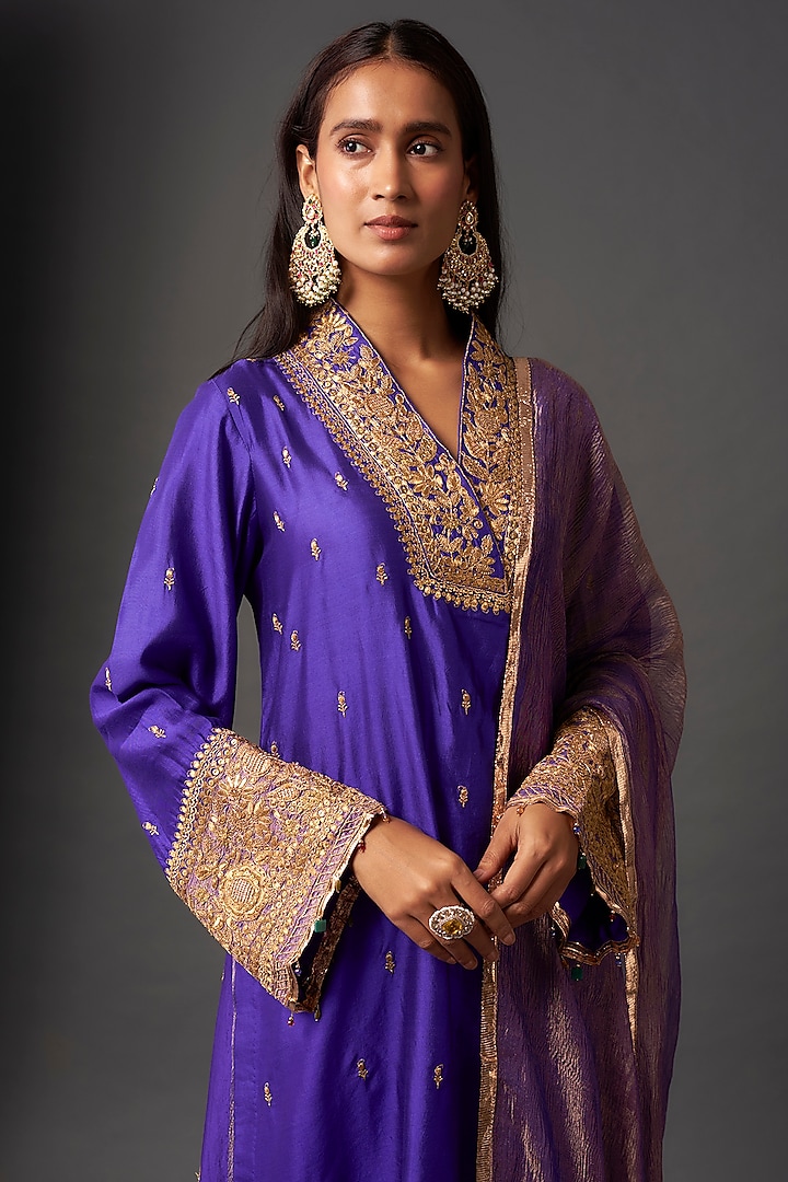 Blue Chiniya Silk Embroidered Kurta Set by Niti Bothra at Pernia's Pop Up Shop