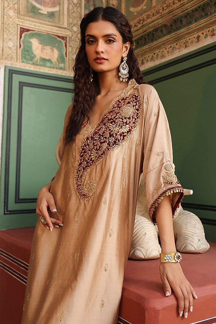 Ivory Pure Silk Paisley Embroidered Kurta Set by Niti Bothra at Pernia's Pop Up Shop