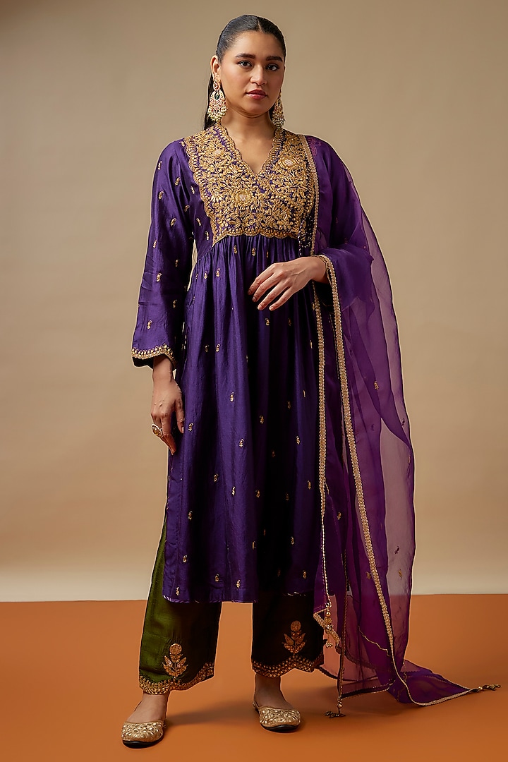 Purple Chiniya Silk Zari Embroidered Kurta Set by Niti Bothra at Pernia's Pop Up Shop