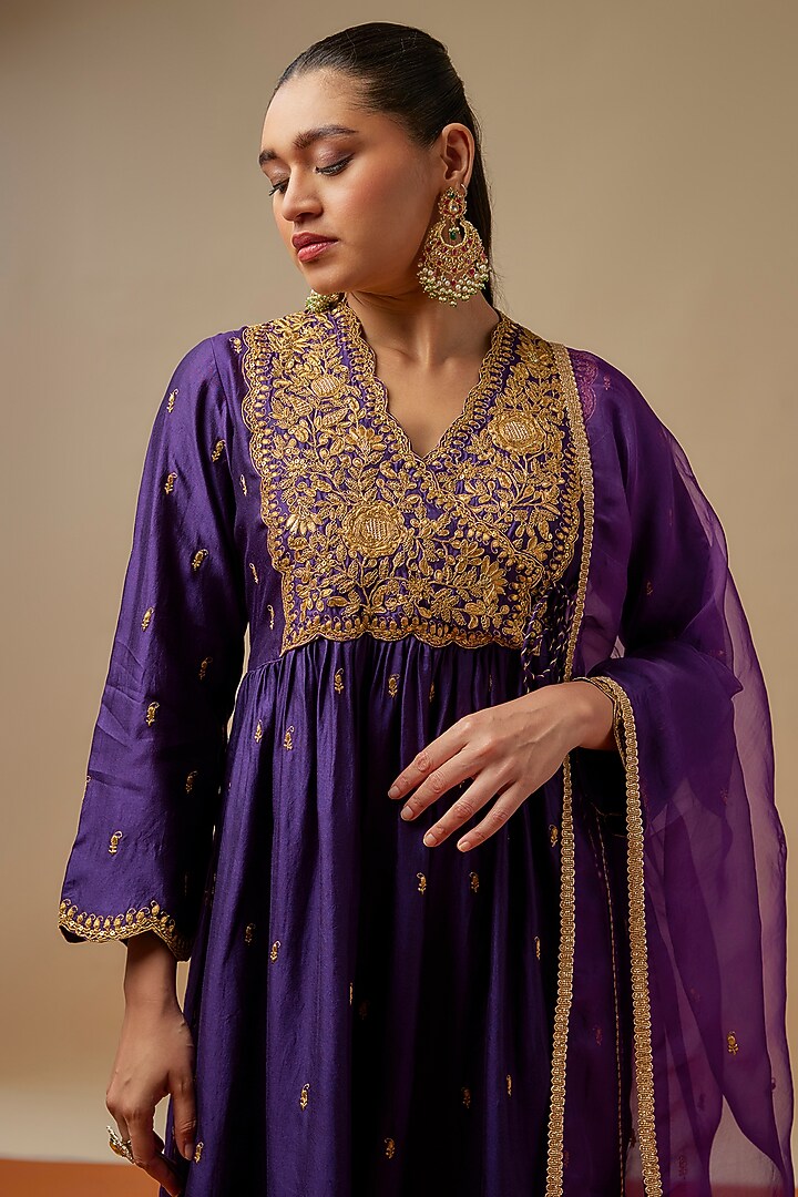 Purple Chiniya Silk Zari Embroidered Kurta Set by Niti Bothra at Pernia's Pop Up Shop