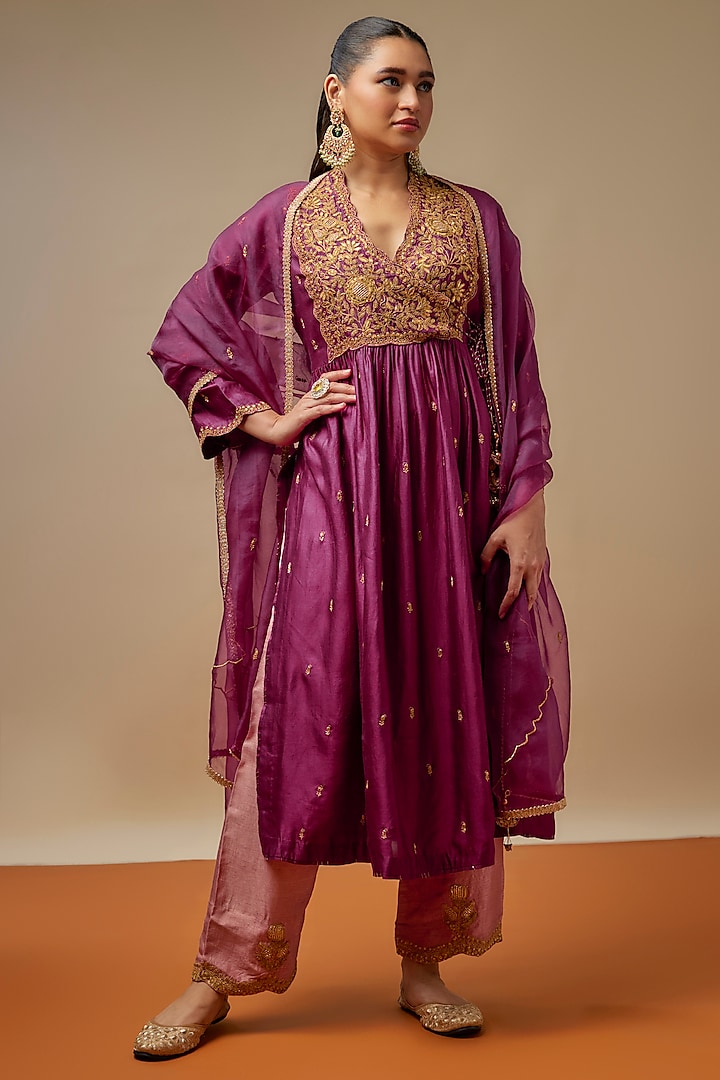 Wine Chiniya Silk Zari Embroidered Kurta Set by Niti Bothra at Pernia's Pop Up Shop