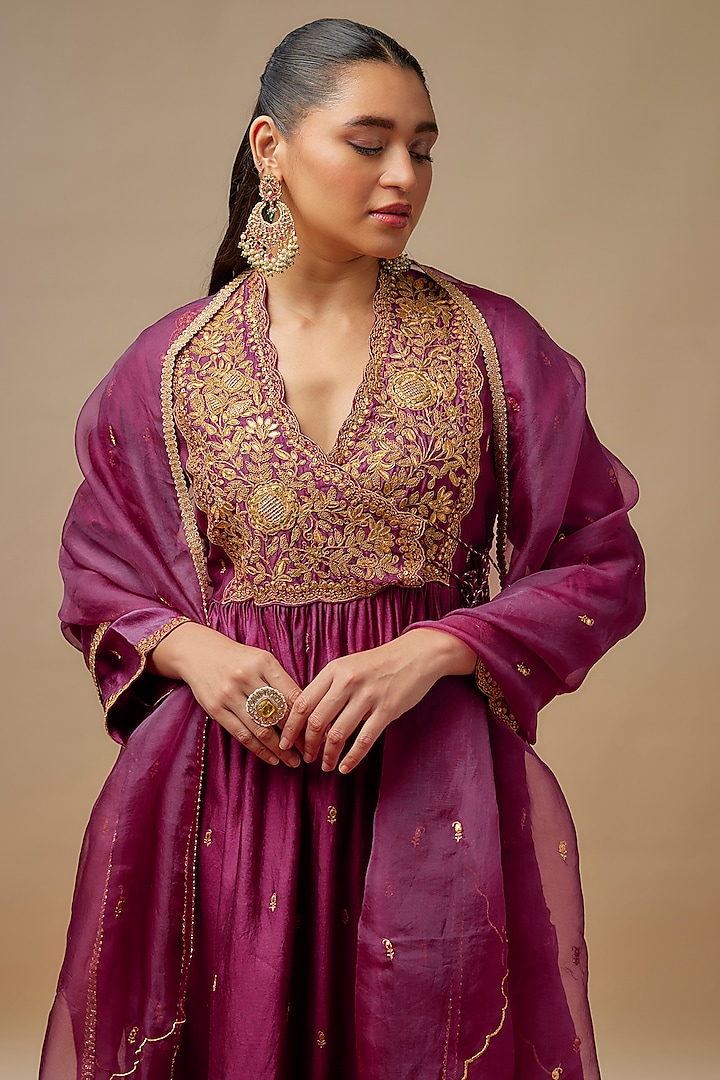 Wine Chiniya Silk Zari Embroidered Kurta Set by Niti Bothra at Pernia's Pop Up Shop