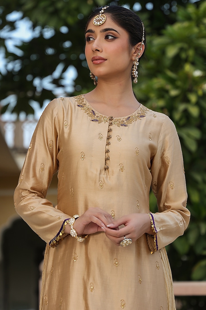 Ivory Pure Silk Paisley Embroidered Kurta Set by Niti Bothra at Pernia's Pop Up Shop