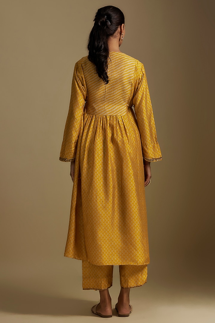 Yellow Silk Blend Hand Embroidered & Printed Kurta Set by Niti Bothra at Pernia's Pop Up Shop
