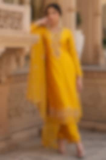 Yellow Pure Silk Sequins Embroidered Kurta Set by Niti Bothra at Pernia's Pop Up Shop