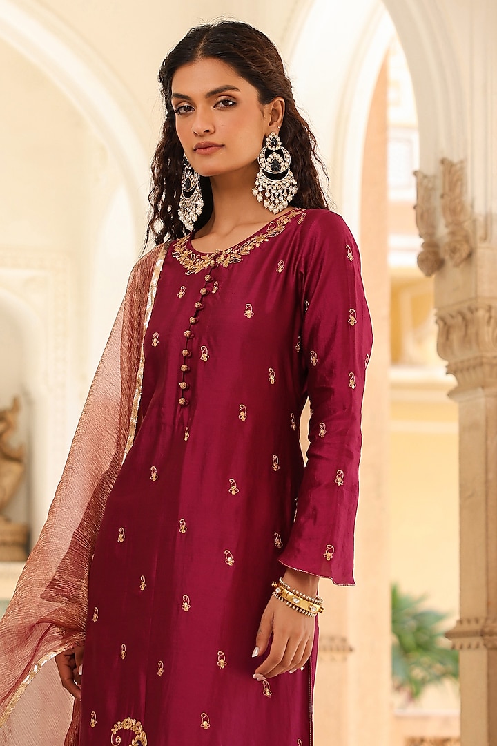 Wine Pure Silk Paisley Embroidered Kurta Set by Niti Bothra at Pernia's Pop Up Shop