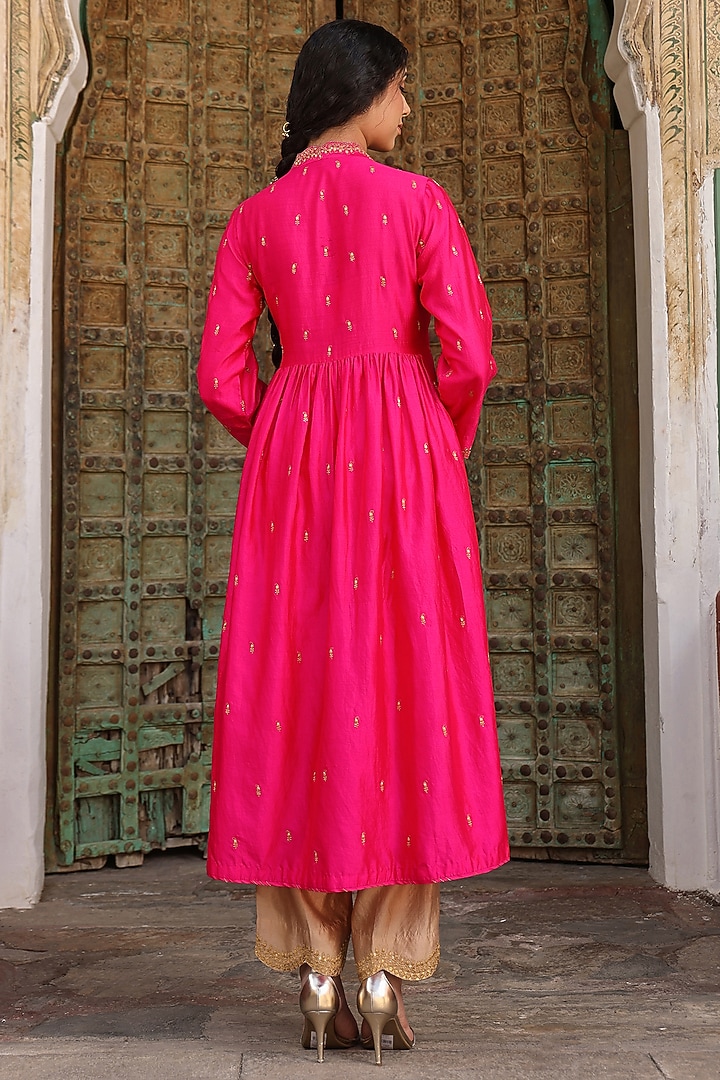 Pink Pure Silk Zari Embroidered Kurta Set by Niti Bothra at Pernia's Pop Up Shop