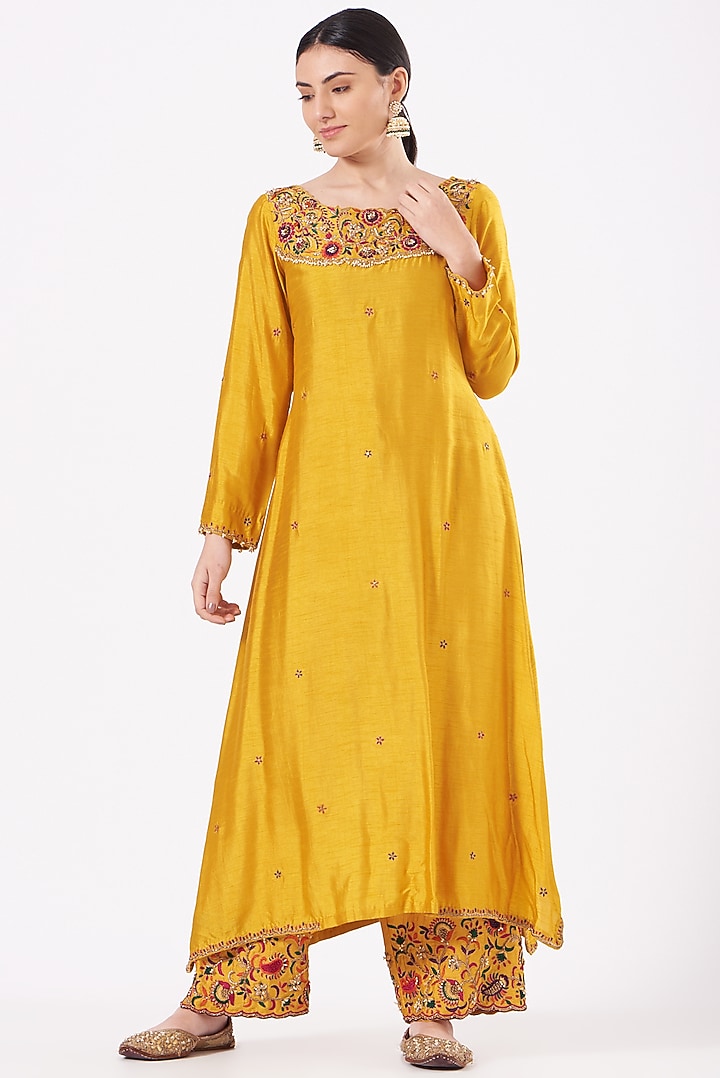 Mustard Embellished Kurta Set by Niti Bothra at Pernia's Pop Up Shop