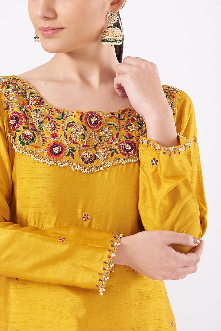 Mustard Embellished Kurta Set by Niti Bothra at Pernia's Pop Up Shop