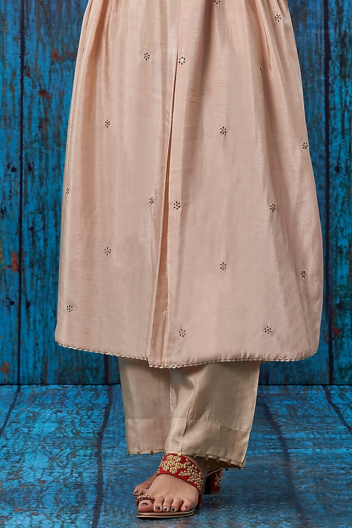 Ivory Embroidered Kurta Set by Niti Bothra at Pernia's Pop Up Shop