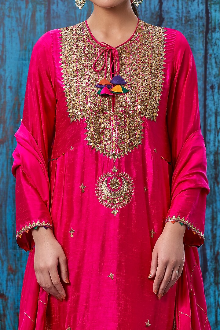 Pink Silk Embroidered Kurta Set by Niti Bothra at Pernia's Pop Up Shop
