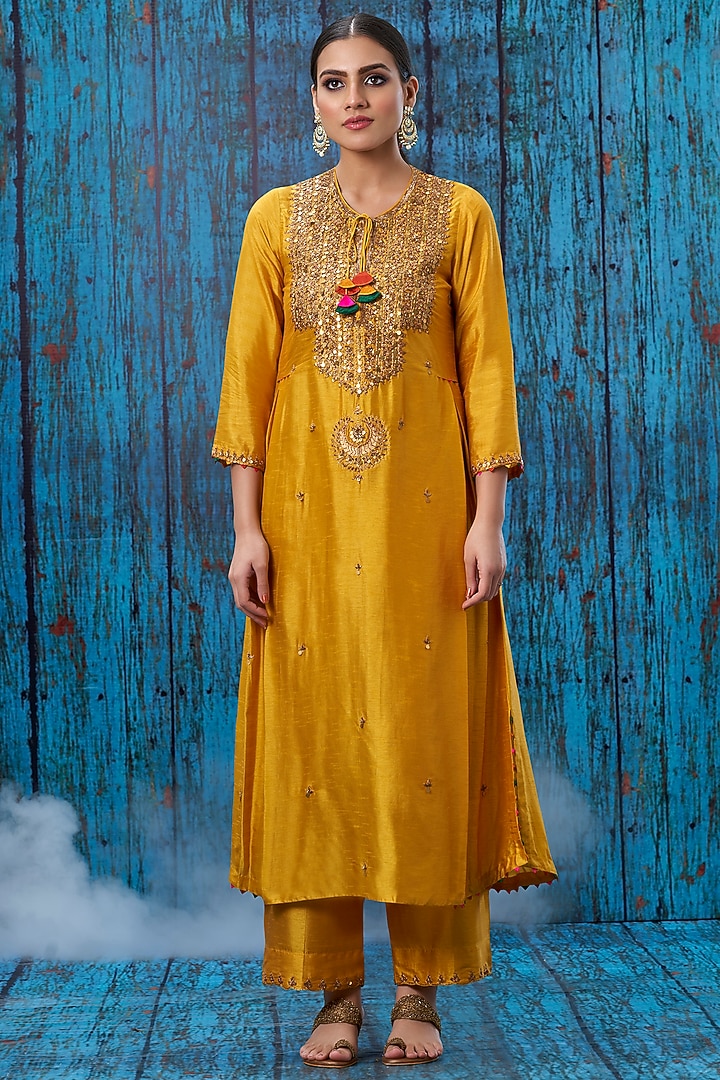 Mustard Embroidered Kurta Set by Niti Bothra at Pernia's Pop Up Shop