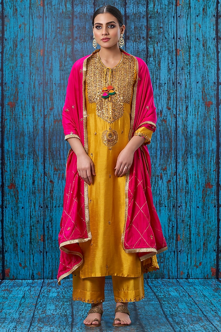 Mustard Embroidered Kurta Set by Niti Bothra at Pernia's Pop Up Shop