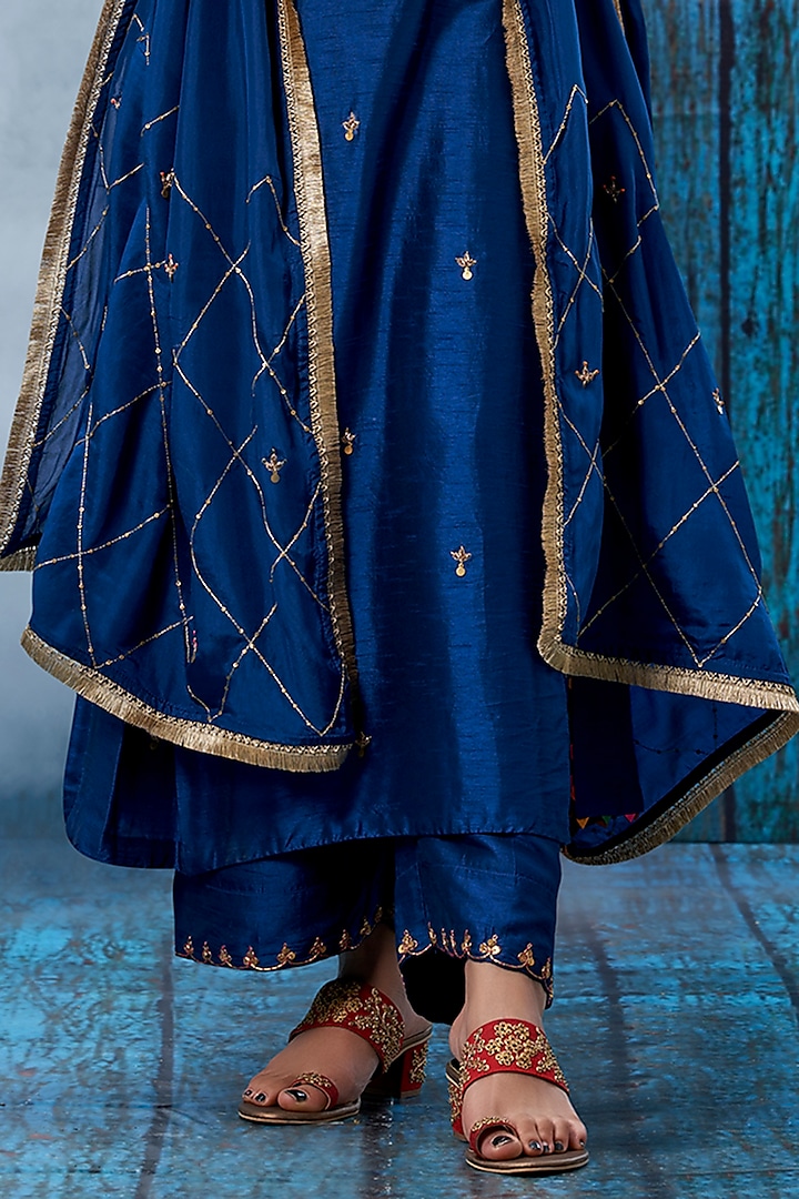 Blue Embroidered Kurta Set by Niti Bothra at Pernia's Pop Up Shop
