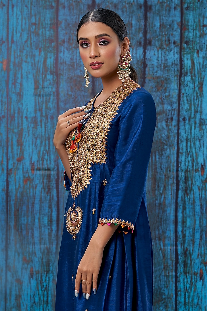 Blue Embroidered Kurta Set by Niti Bothra at Pernia's Pop Up Shop