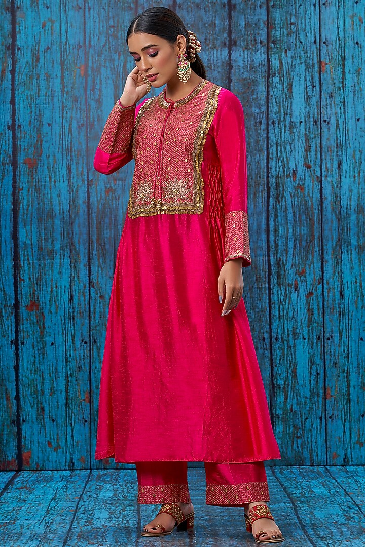 Pink Embroidered Kurta Set by Niti Bothra at Pernia's Pop Up Shop