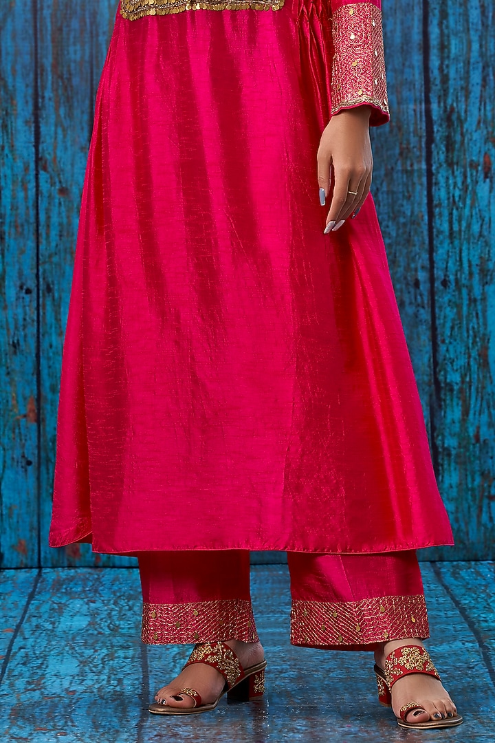 Pink Embroidered Kurta Set by Niti Bothra at Pernia's Pop Up Shop