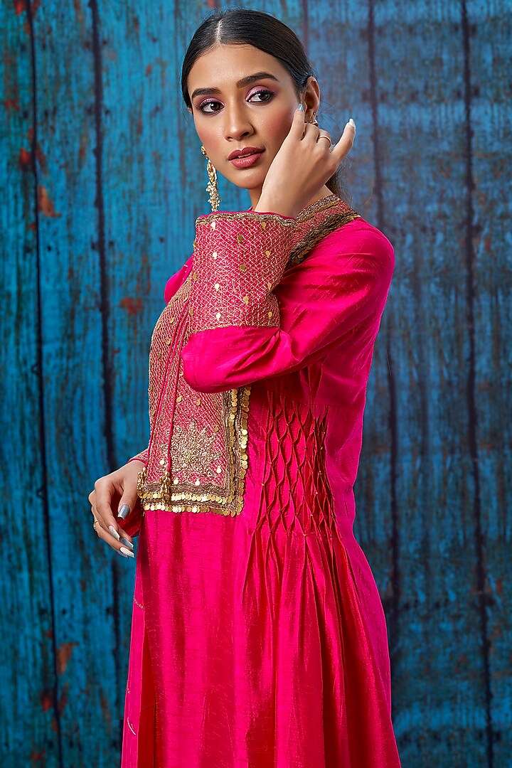 Pink Embroidered Kurta Set by Niti Bothra at Pernia's Pop Up Shop