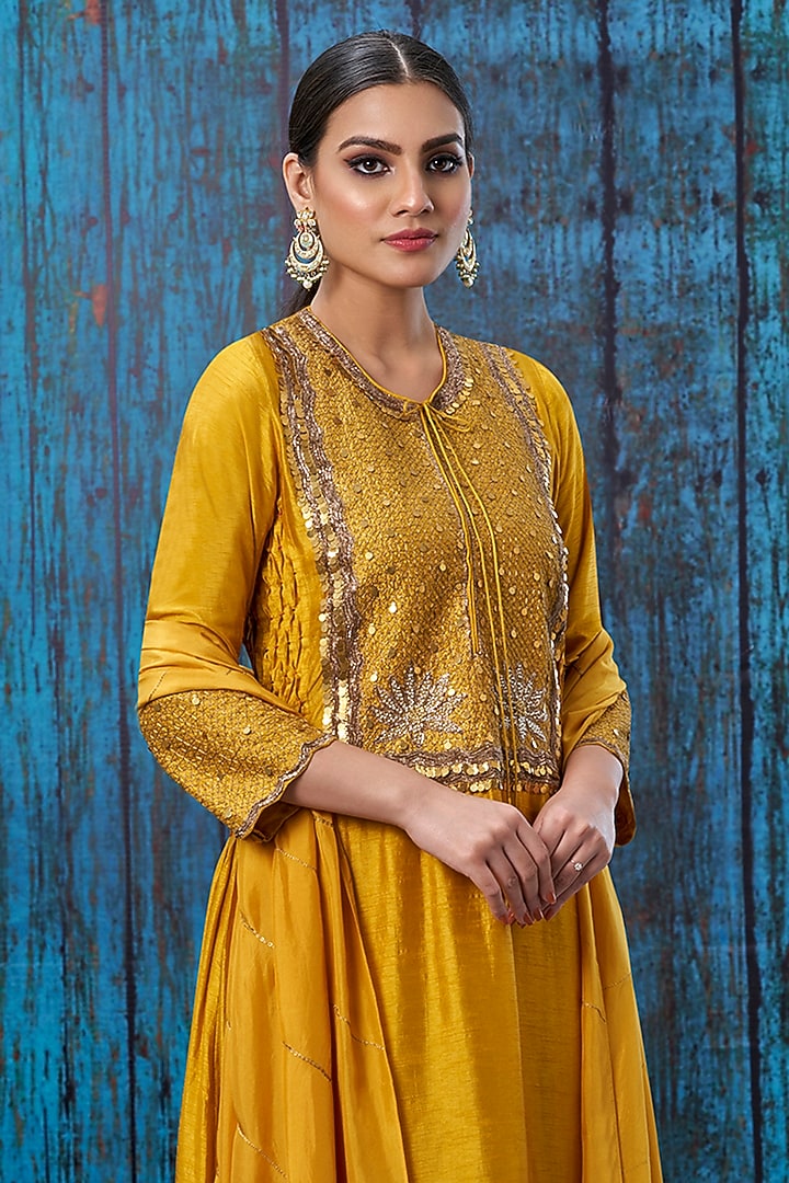 Mustard Silk Embroidered Kurta Set by Niti Bothra at Pernia's Pop Up Shop