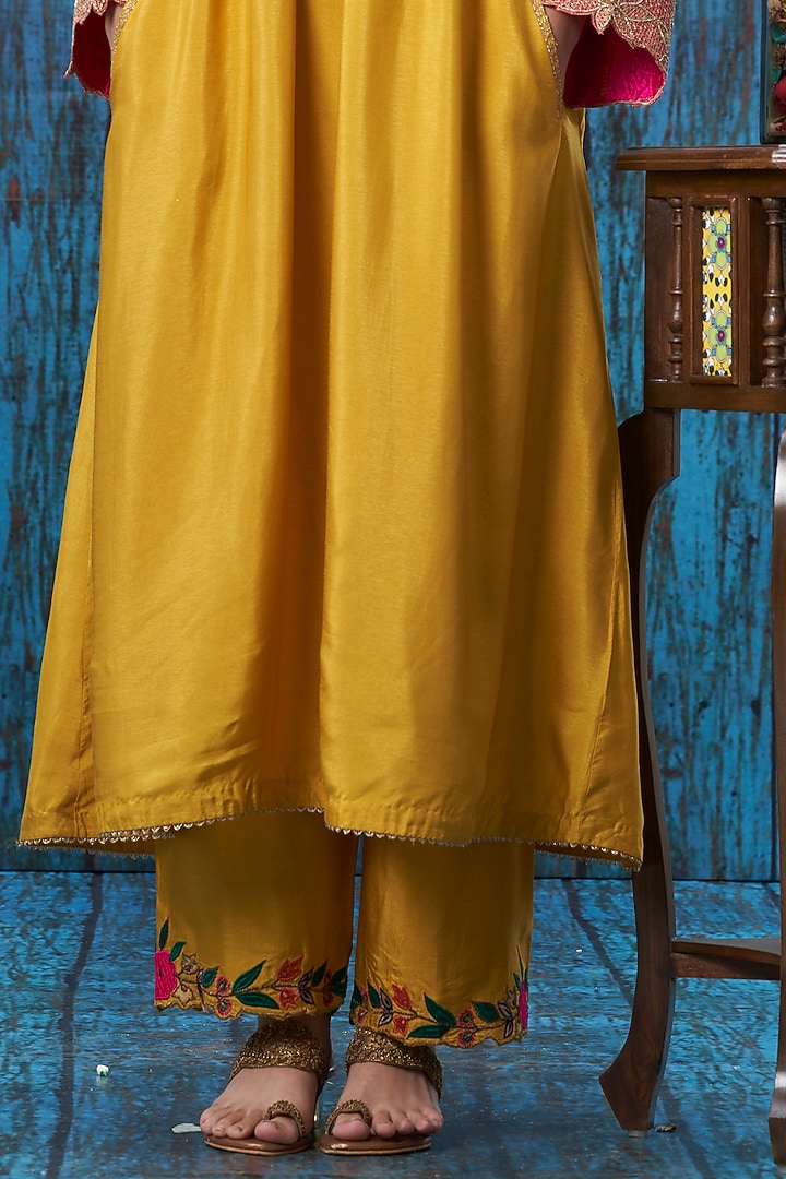 Mustard Applique Embroidered Kurta Set by Niti Bothra at Pernia's Pop Up Shop