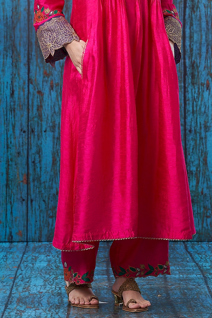 Pink Applique Embroidered Kurta Set by Niti Bothra at Pernia's Pop Up Shop