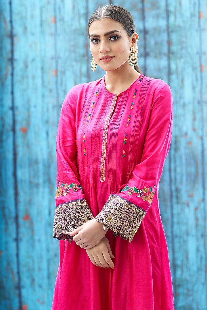 Pink Applique Embroidered Kurta Set by Niti Bothra at Pernia's Pop Up Shop