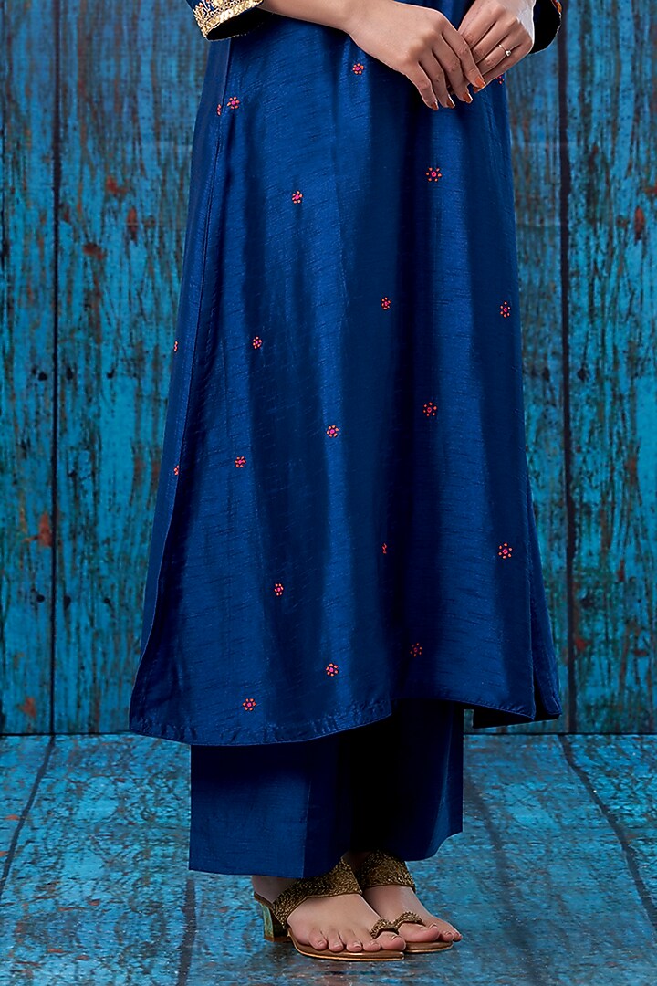 Blue Silk Embroidered Kurta Set by Niti Bothra at Pernia's Pop Up Shop