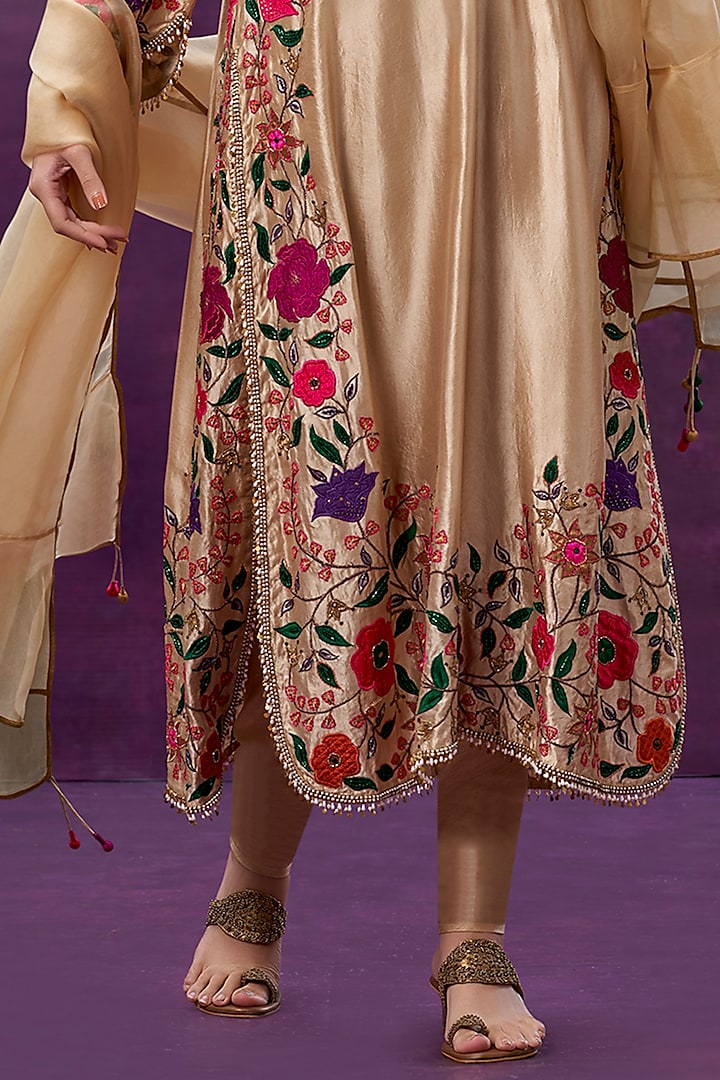 Ivory Kora Silk Kurta Set by Niti Bothra at Pernia's Pop Up Shop