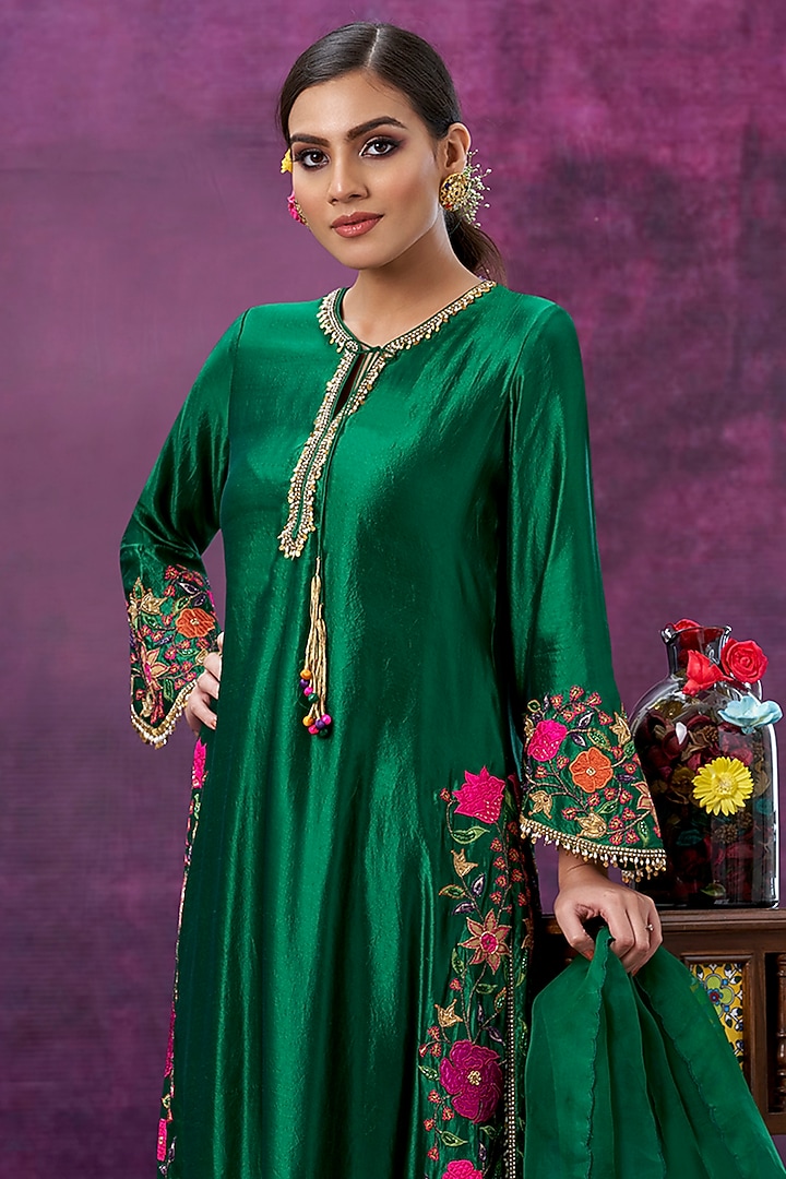 Green Kora Silk Kurta Set by Niti Bothra at Pernia's Pop Up Shop