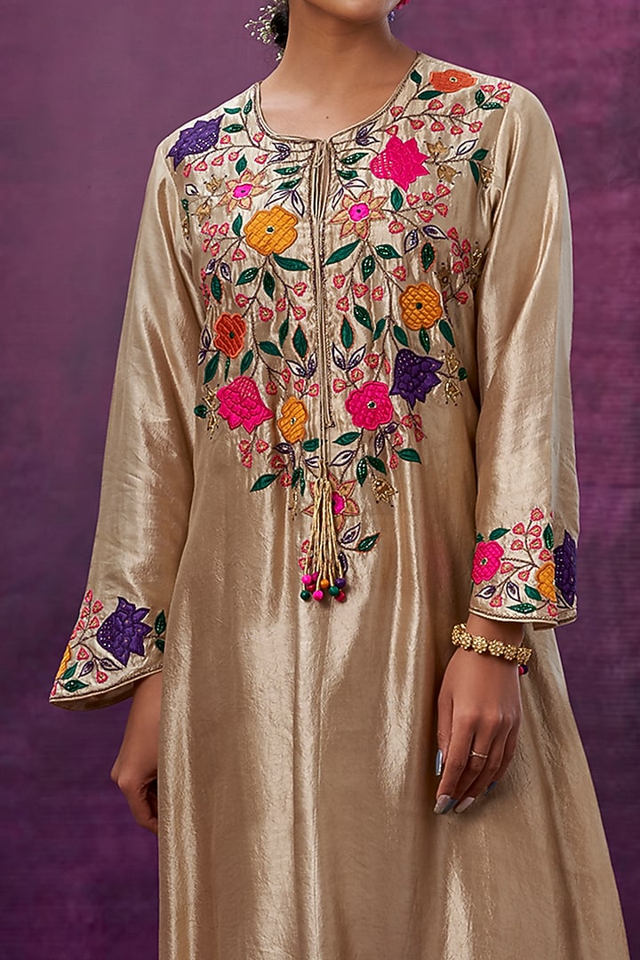 Ivory Kora Silk Embroidered Kurta Set by Niti Bothra at Pernia's Pop Up Shop