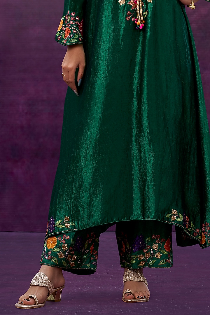 Green Kora Silk Embroidered Kurta Set by Niti Bothra at Pernia's Pop Up Shop