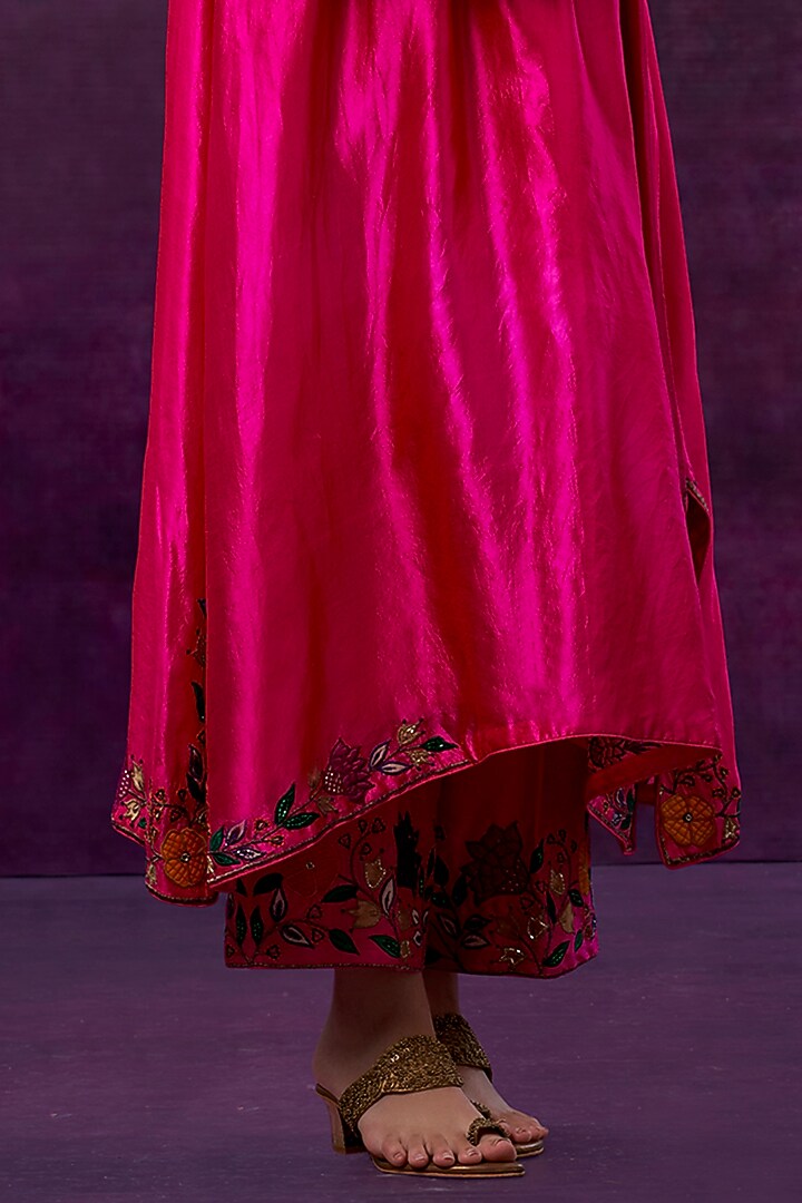 Pink Kora Silk Embroidered Kurta Set by Niti Bothra at Pernia's Pop Up Shop