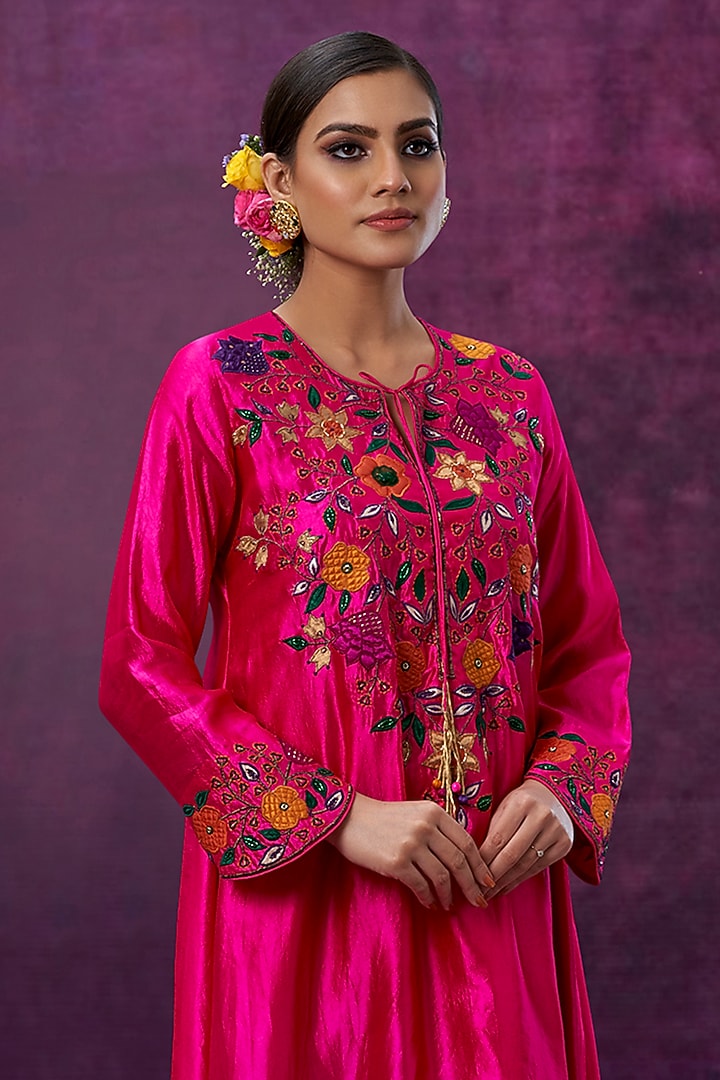 Pink Kora Silk Embroidered Kurta Set by Niti Bothra at Pernia's Pop Up Shop