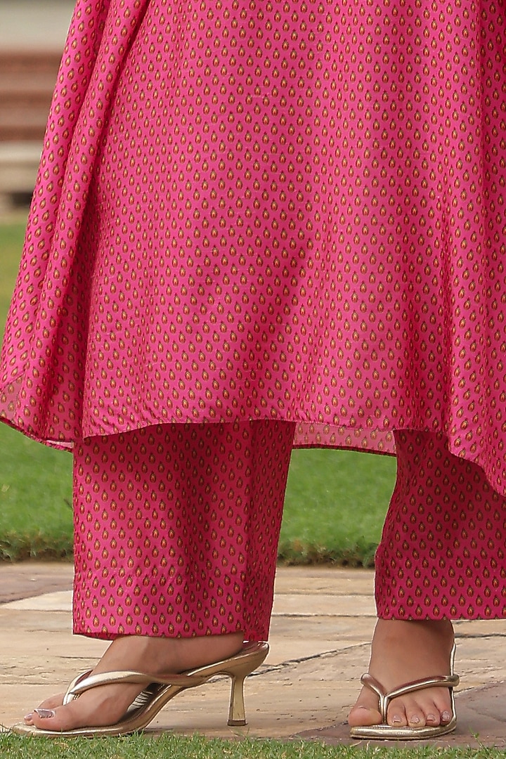 Pink Silk Resham Embroidered Kurta Set by Niti Bothra at Pernia's Pop Up Shop