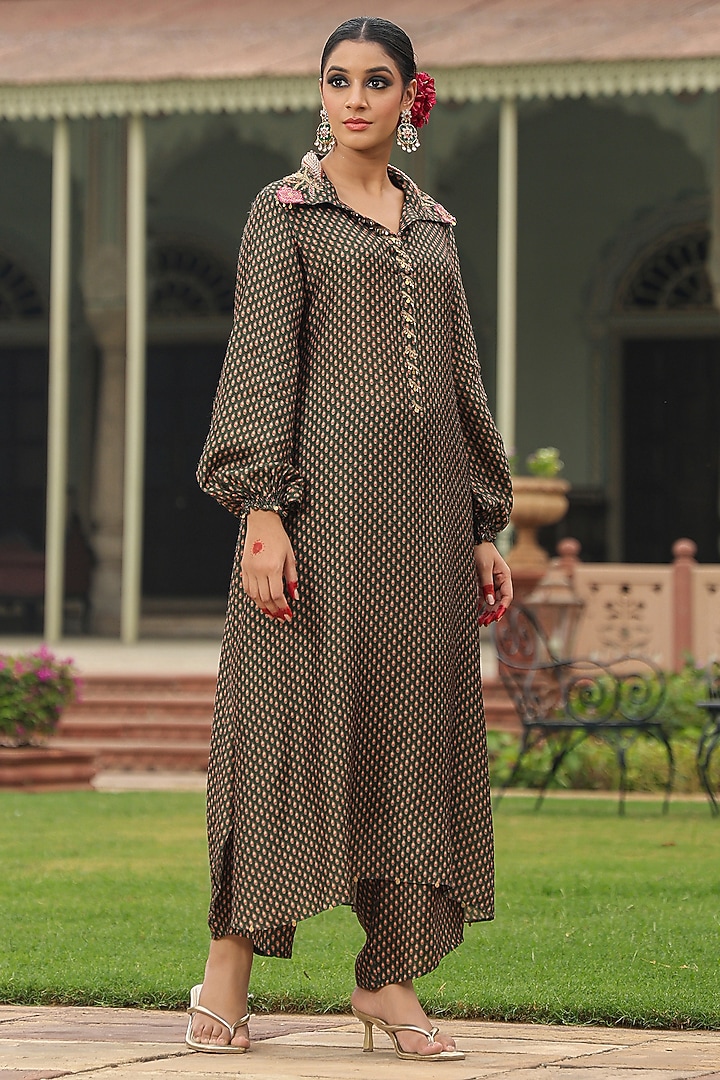 Green Silk Resham Embroidered Kurta Set by Niti Bothra at Pernia's Pop Up Shop