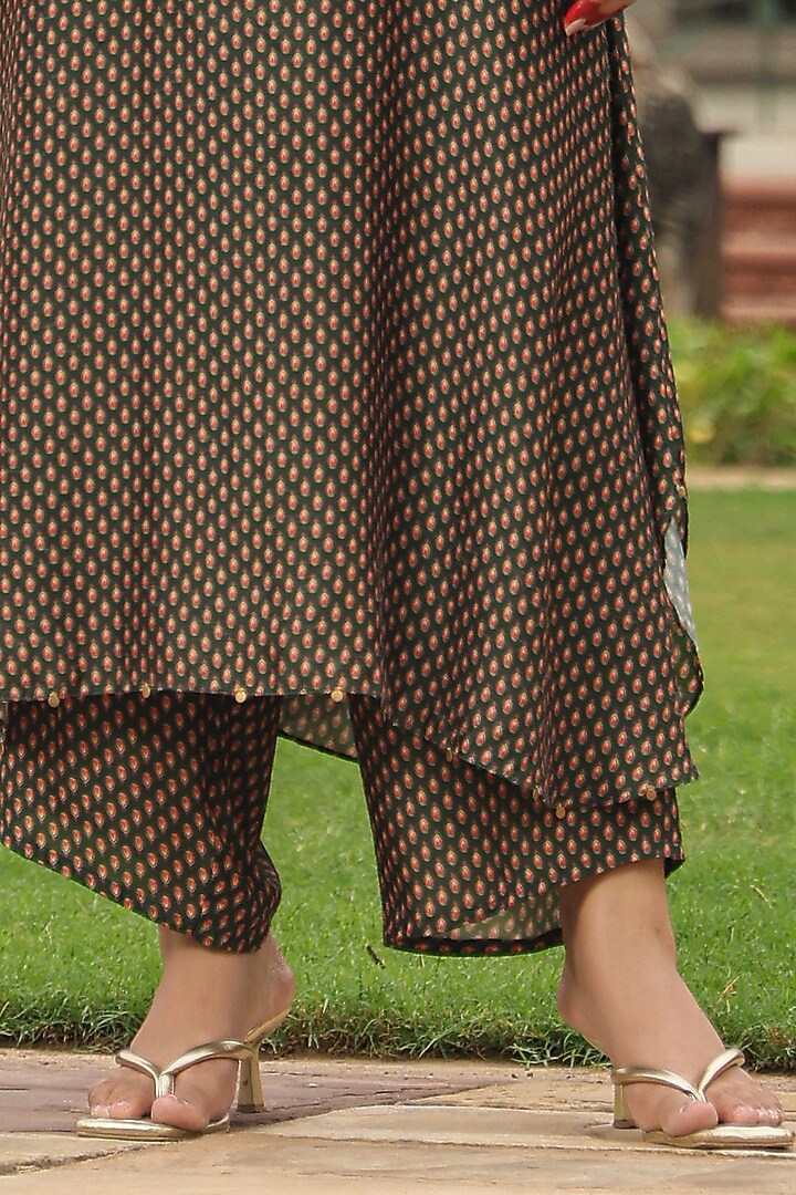 Green Silk Resham Embroidered Kurta Set by Niti Bothra at Pernia's Pop Up Shop
