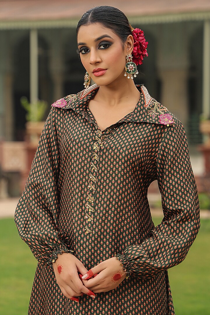 Green Silk Resham Embroidered Kurta Set by Niti Bothra at Pernia's Pop Up Shop
