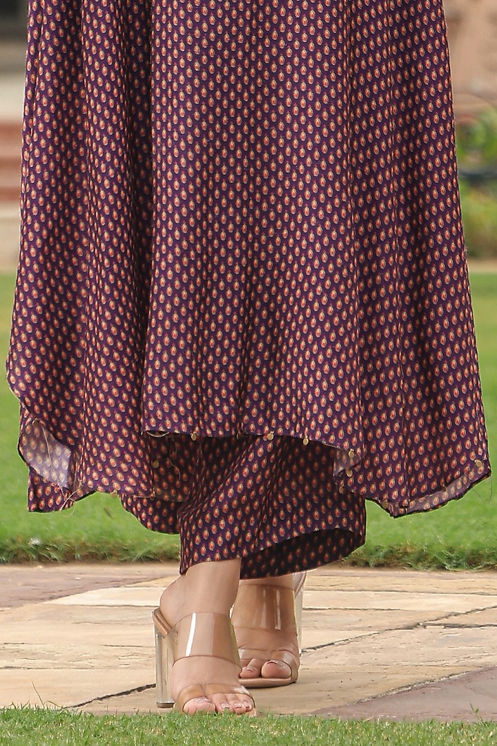 Purple Silk Resham Embroidered Kurta Set by Niti Bothra at Pernia's Pop Up Shop
