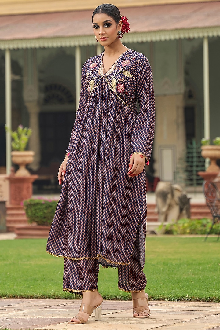 Purple Silk Resham Embroidered Kurta Set by Niti Bothra at Pernia's Pop Up Shop