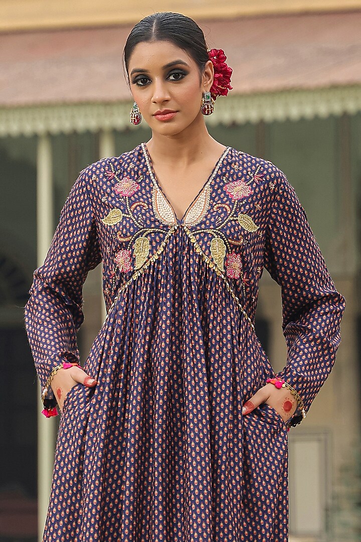 Purple Silk Resham Embroidered Kurta Set by Niti Bothra at Pernia's Pop Up Shop