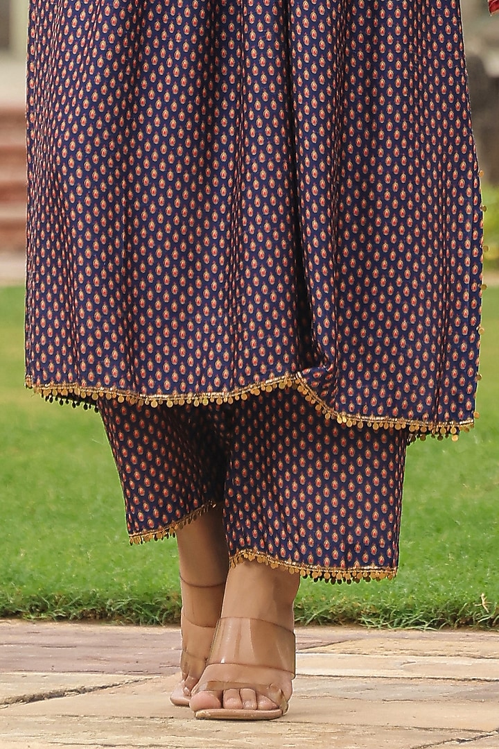 Purple Silk Resham Embroidered Kurta Set by Niti Bothra at Pernia's Pop Up Shop