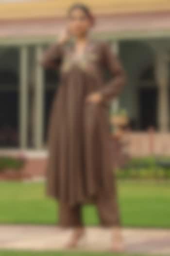 Green Silk Resham Embroidered Kurta Set by Niti Bothra at Pernia's Pop Up Shop