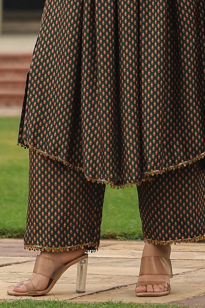 Green Silk Resham Embroidered Kurta Set by Niti Bothra at Pernia's Pop Up Shop