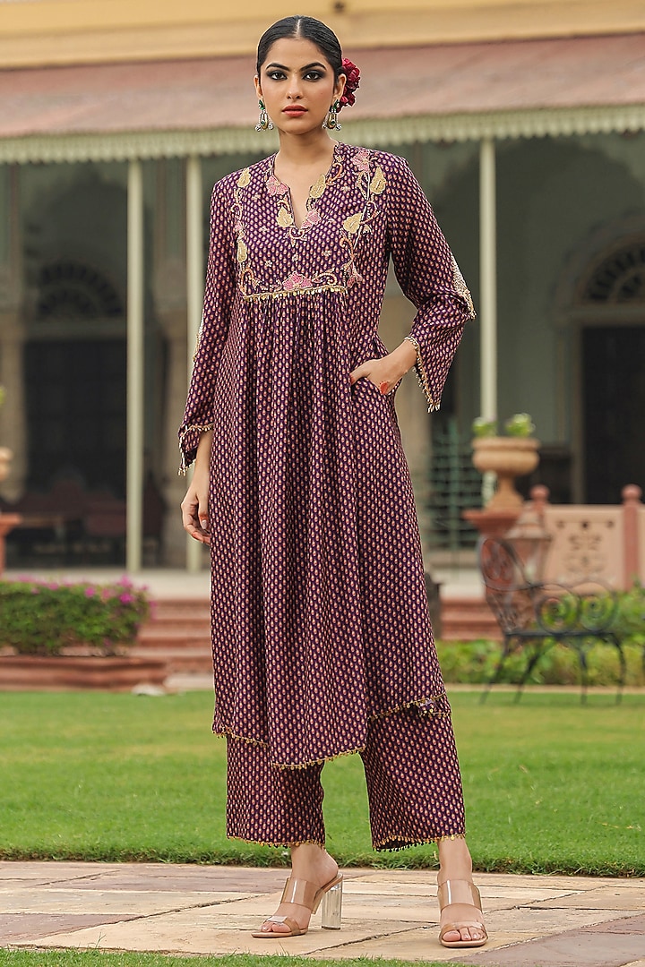 Purple Silk Resham Embroidered Kurta Set by Niti Bothra at Pernia's Pop Up Shop