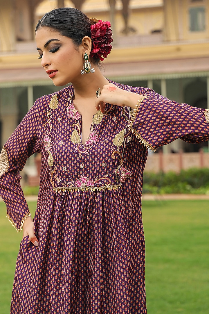 Purple Silk Resham Embroidered Kurta Set by Niti Bothra at Pernia's Pop Up Shop