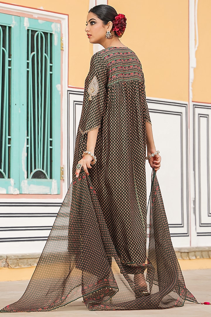 Dark Green Silk Resham Embroidered Kurta Set by Niti Bothra at Pernia's Pop Up Shop