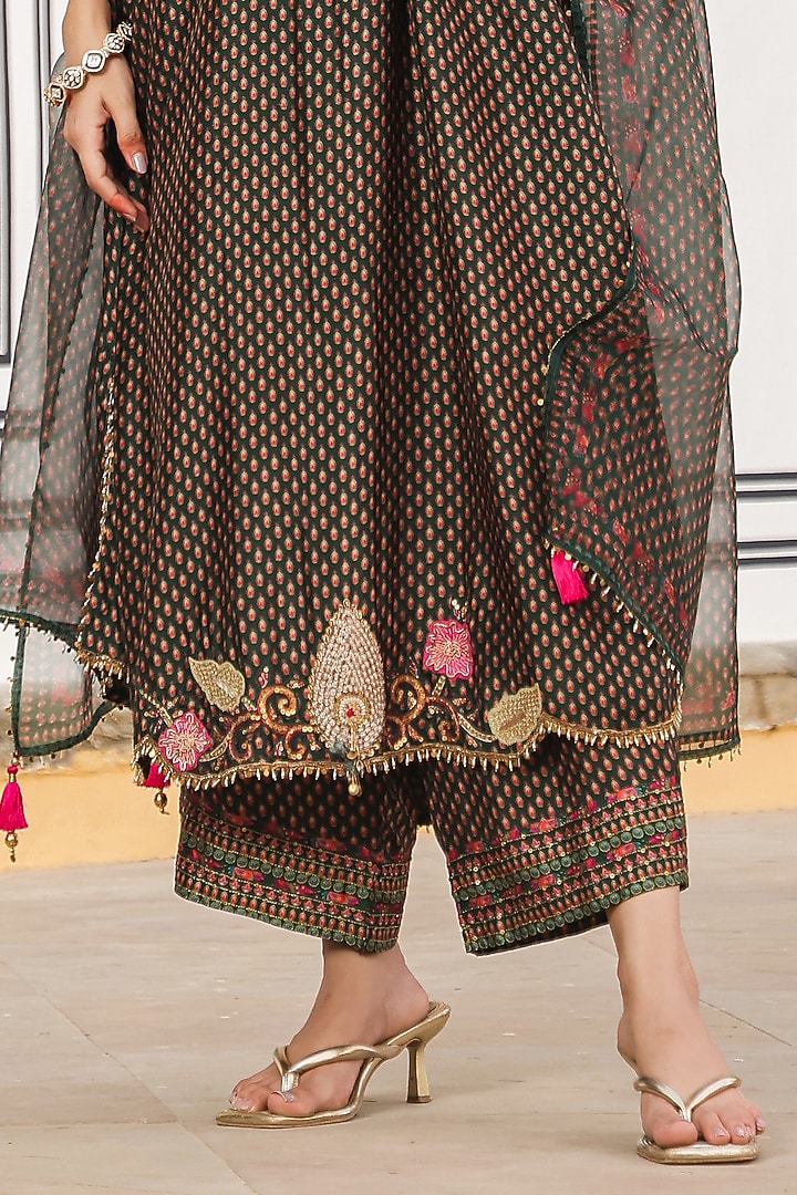 Dark Green Silk Resham Embroidered Kurta Set by Niti Bothra at Pernia's Pop Up Shop