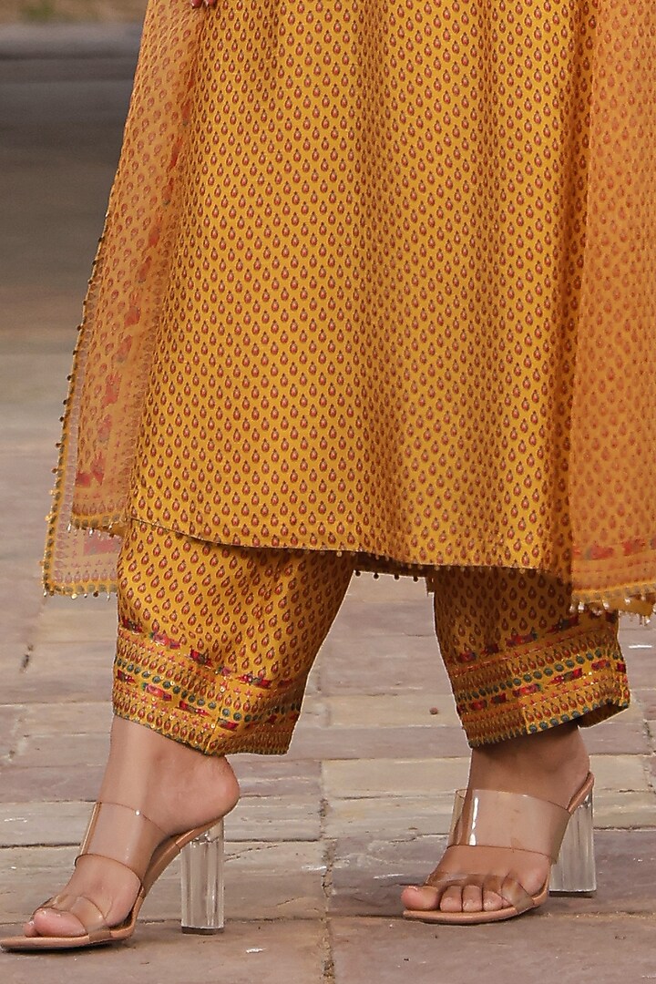 Yellow Silk Resham Embroidered Kurta Set by Niti Bothra at Pernia's Pop Up Shop