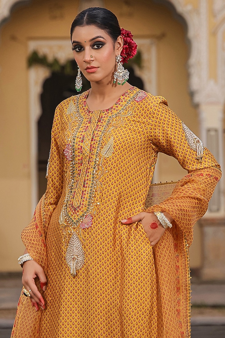 Yellow Silk Resham Embroidered Kurta Set by Niti Bothra at Pernia's Pop Up Shop